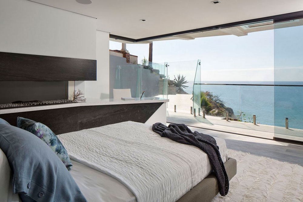 Stunning Laguna Beach Home Designed By Mark Abel And Myca Loar (16)