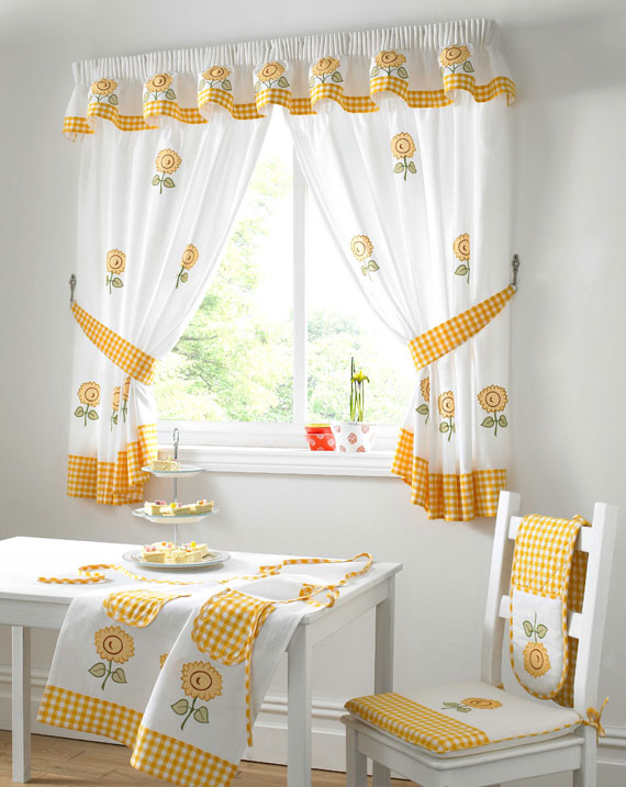 drapes2 Secrets to Creating a Chic Family Room