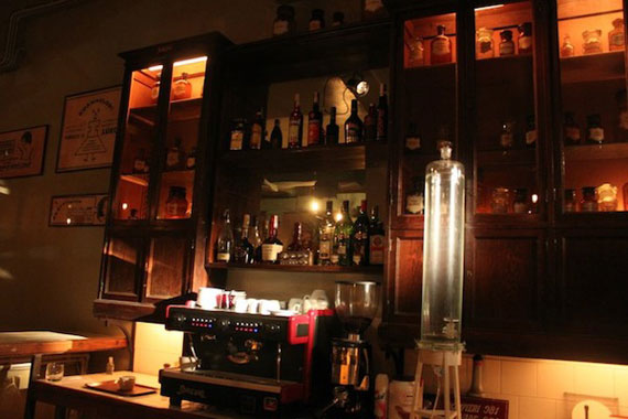 c13 An Interesting Pub Concept: The Cocktail Laboratory