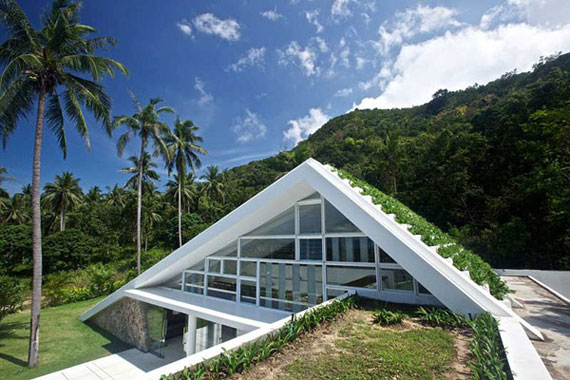 Holiday-Villa-1 Sustainable Architecture Showcased By 10 Houses That Also Have Green Spaces