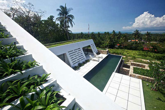 Holiday-Villa-3 Sustainable Architecture Showcased By 10 Houses That Also Have Green Spaces