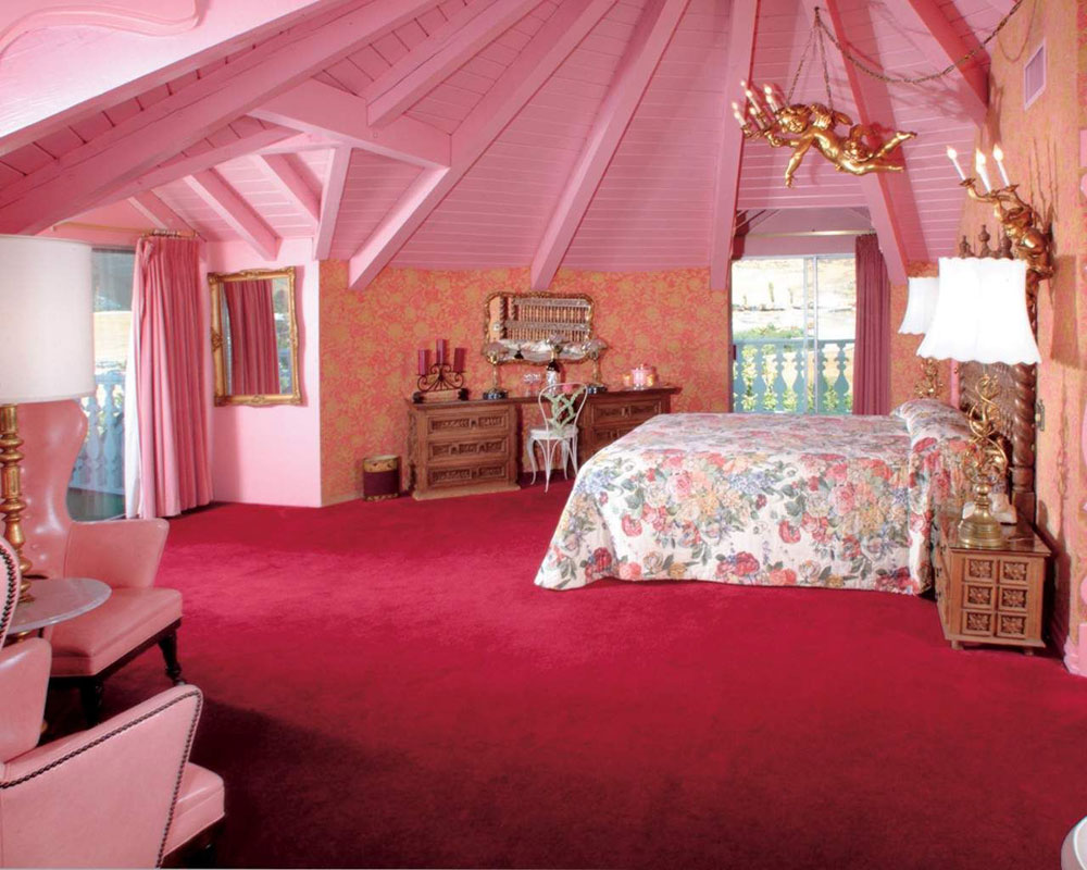 Lovely-Interior-Design-For-Attic-Bedrooms-11 Breathtaking Attic Master Bedroom Ideas