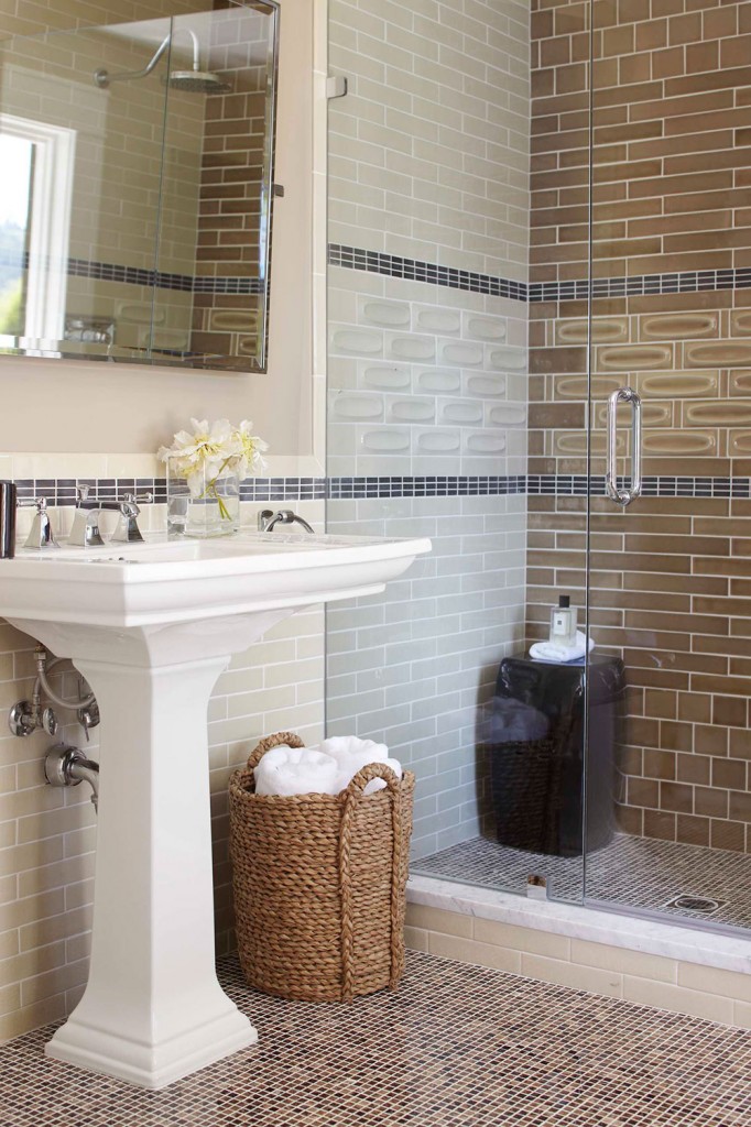 How To Make A Small Bathroom Look Bigger - Tips and Ideas