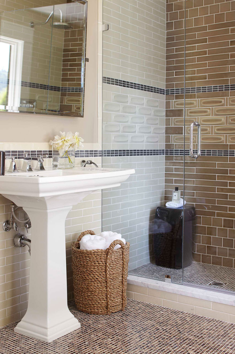 How-To-Make-A-Small-Bathroom-Look-Bigger11 How To Make A Small Bathroom Look Bigger - Tips and Ideas