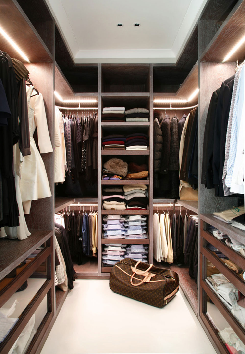 Useful-And-Amazing-Walk-In-Closets4 Useful And Amazing Walk In Closets