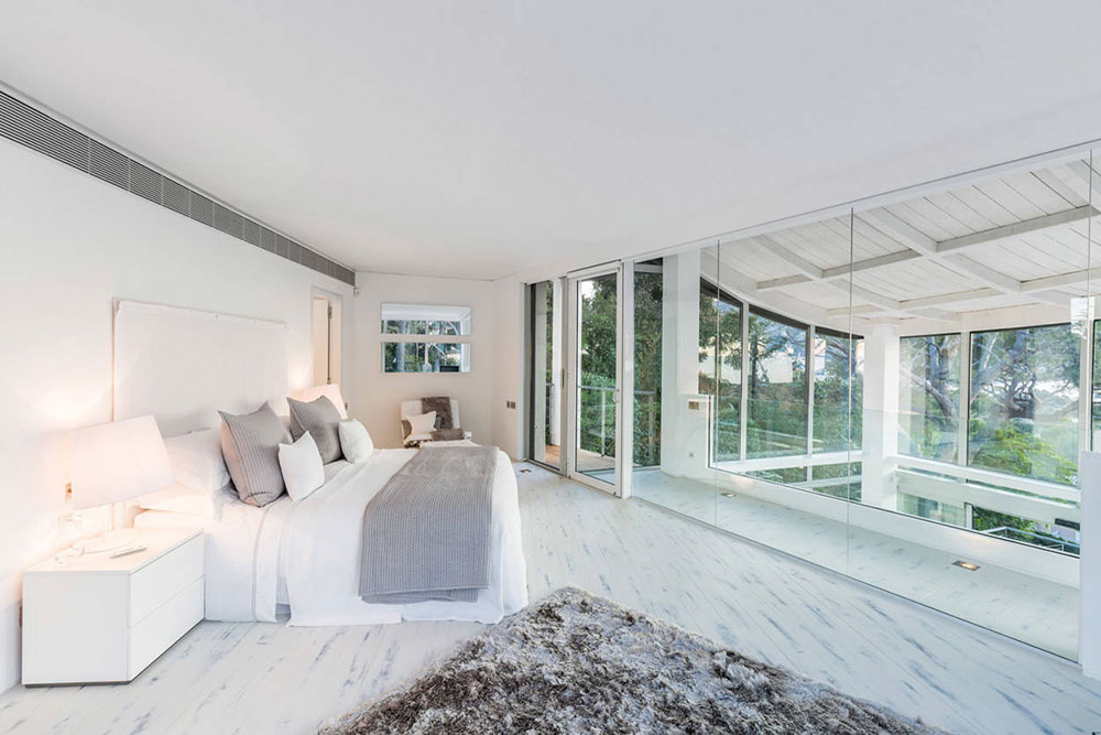 Villa-Saint-Jean-Cap-Ferrat-Joas-Souza-Photographer Modern And Luxurious Bedroom Interior Design Is Inspiring