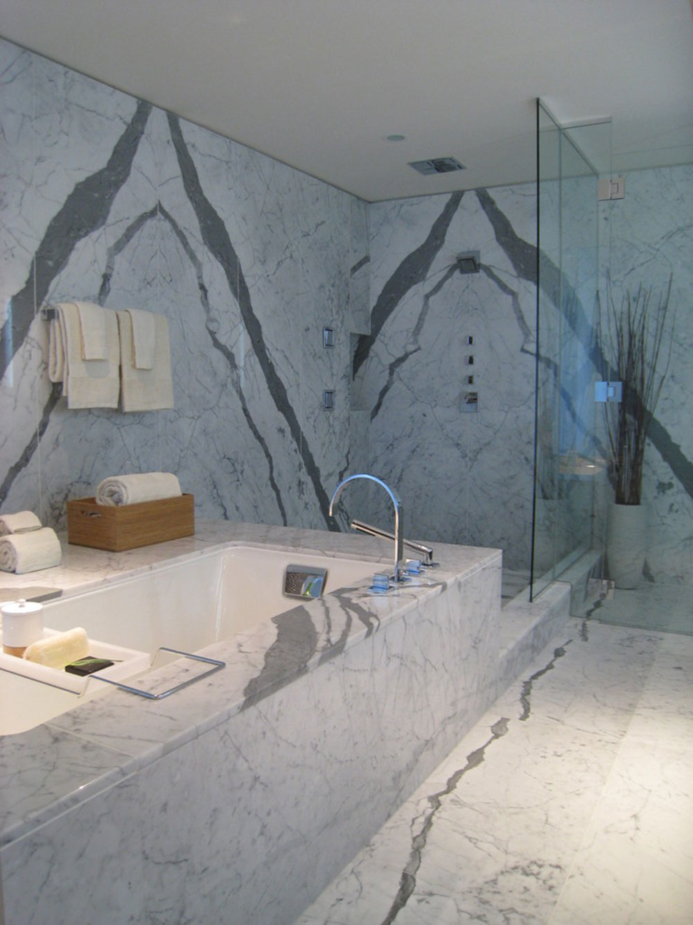 Warm-Houses-With-These-Marble-Bathroom-Design-Ideas9 Beautify Houses With Marble Bathroom Design Ideas