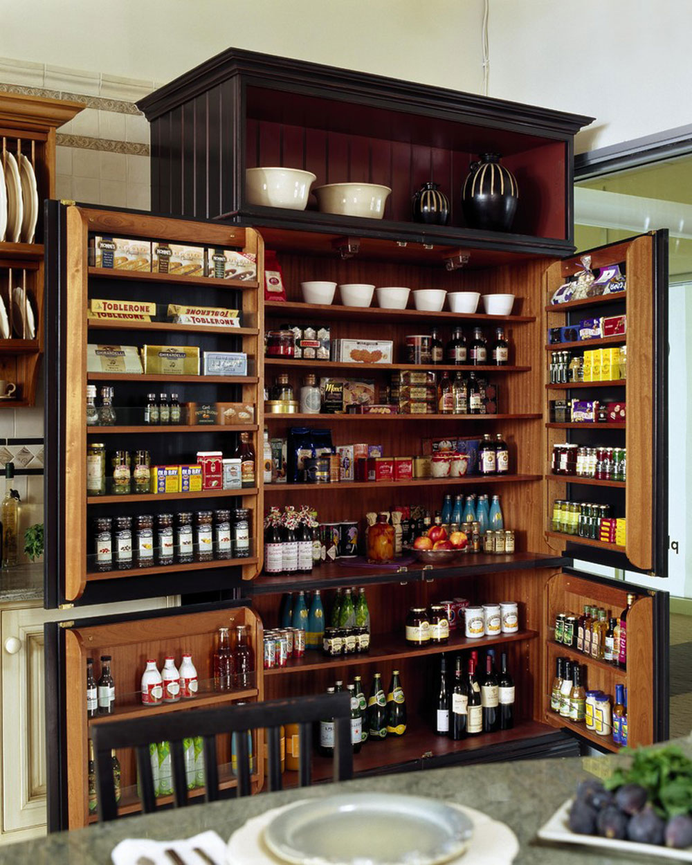 Showroom-Display-by-Venegas-and-Company Pantry cabinet ideas: Shelving and storage ideas for your kitchen