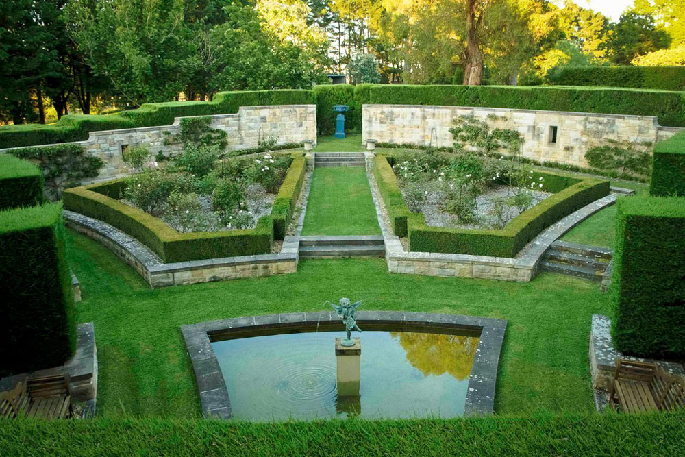 Walled-Garden-by-Nicholas-Bray-Landscapes Garden statues: a guide on using small or large landscape statues