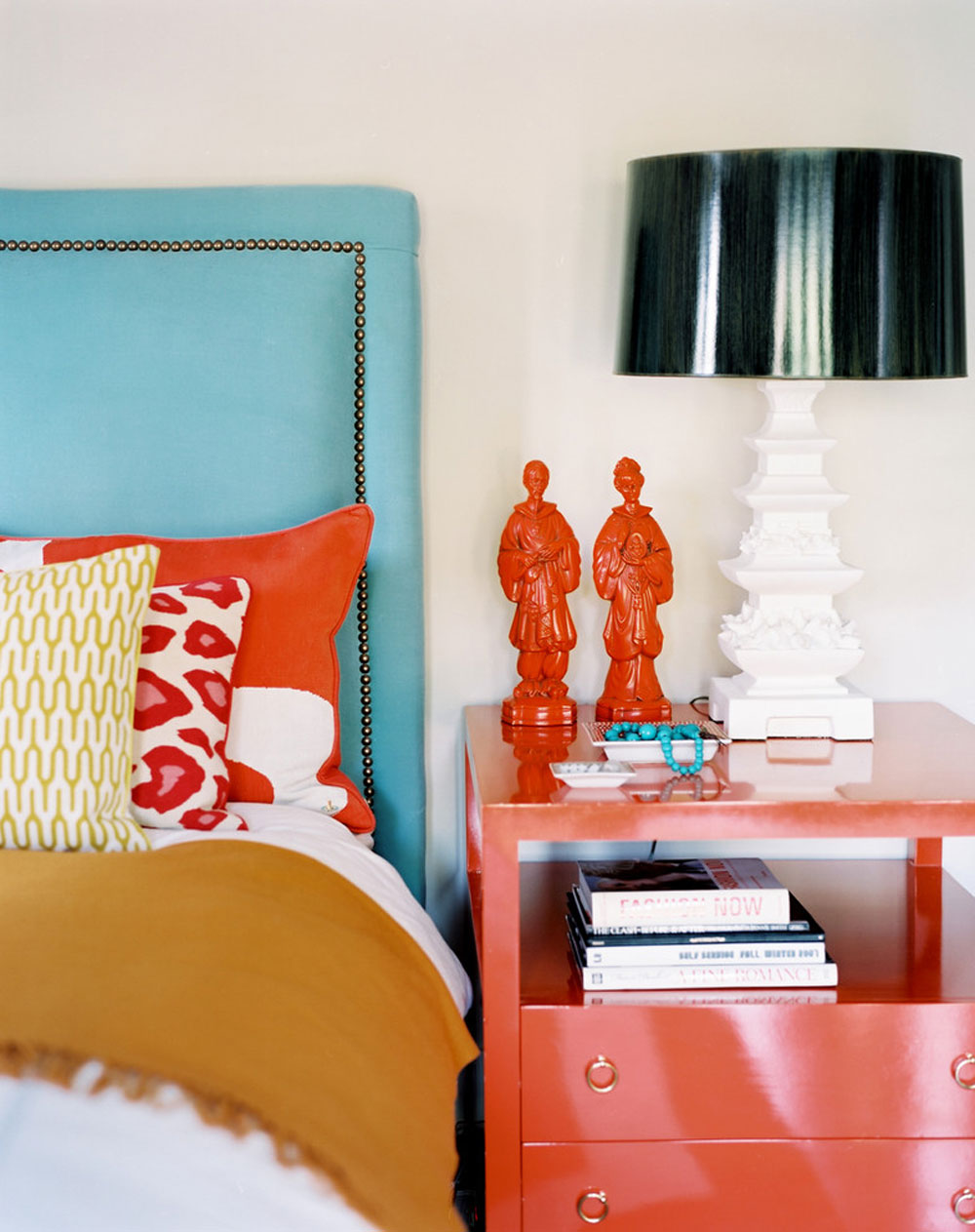 Betsy-Burnham-by-Burnham-Design The coral color: How to decorate beautiful interiors with it