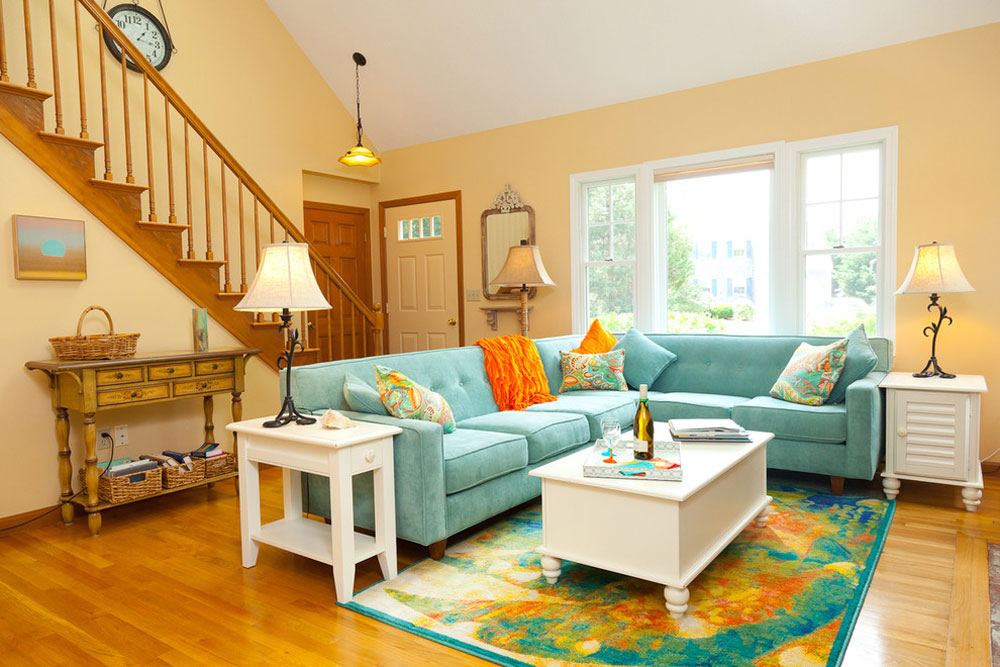 Color-infused-update-of-seaside-cottage-by-Decor-Rx-Interior-Design käyttäen persikanväriä koristamaan upeita sisätiloja
