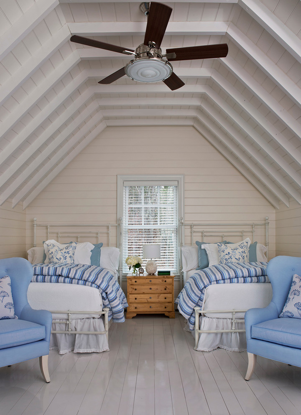 Beach-Style-Bedroom-by-Cottage-company Beach bedroom ideas that look good on a seaside home