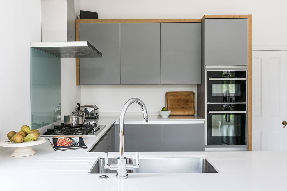 Contemporary-Kitchen-in-SW-London-by-Kitchen-Revolutions-by-Veronica-Rodriguez-Interior-Photography Everything you need to know on how to decorate a kitchen