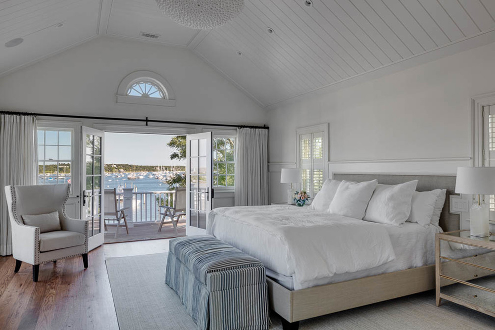 Beach bedroom ideas that look good on a seaside home