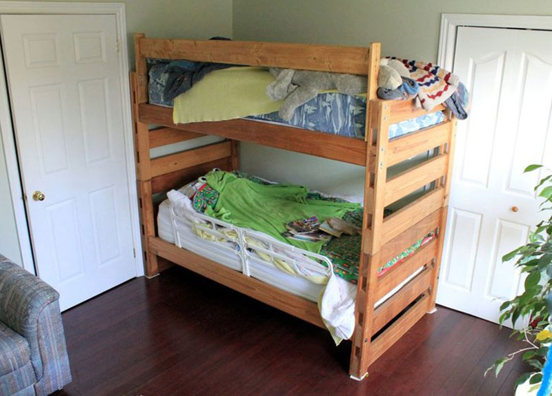 No-ladder-pine-bunk-bed Free DIY Bunk Bed Plans To Build Your Own Bunk Bed