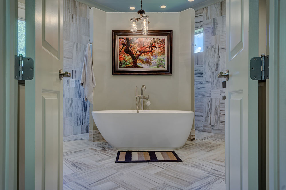 bathroom-1597027_1920 Successfully Incorporating Maximalism Into a Small Home