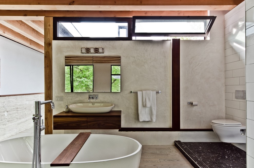 Ecologia-House-by-WETSTYLE Bathroom windows ideas that you can try for your home