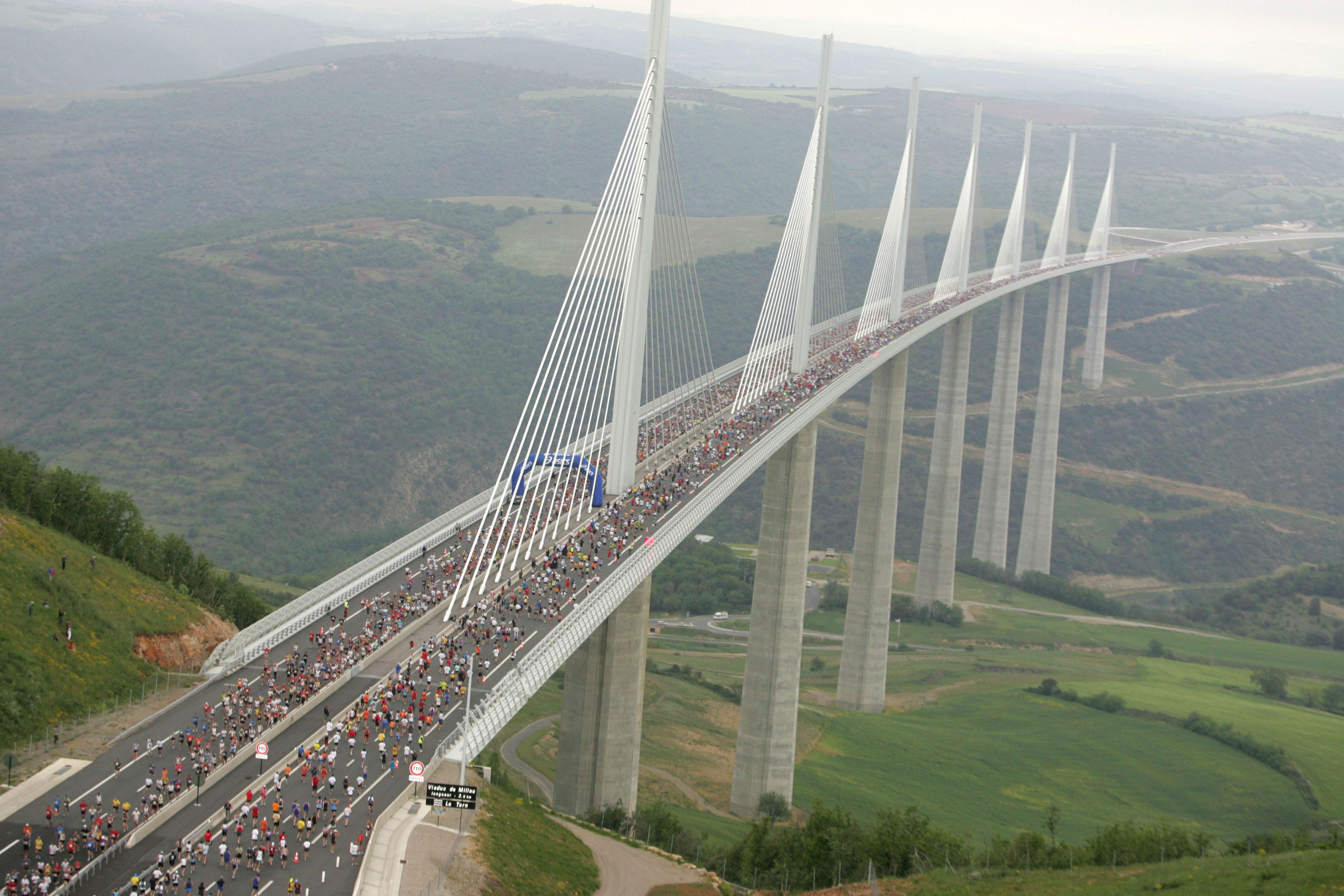 Millau-Viaduct The best buildings that Foster and Partners have designed