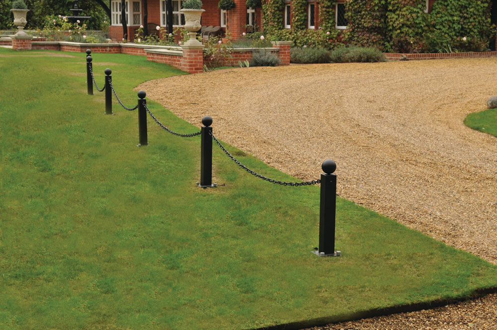 Driveway-Chain-Link-Fencing-ARC220-by-Harrod-Horticultural Fence styles and designs that you can surround your house with