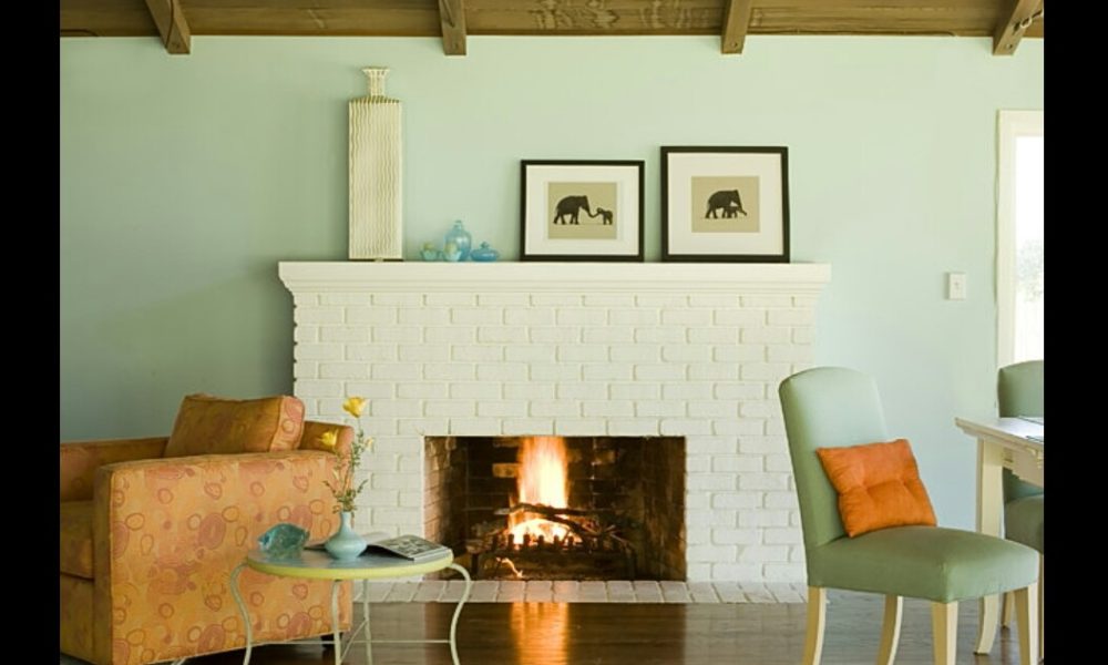 log-1000x600 White brick fireplace ideas to use in your living room décor