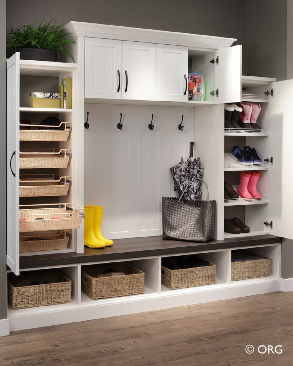 clo11 Corner closet ideas to help you maximize your space