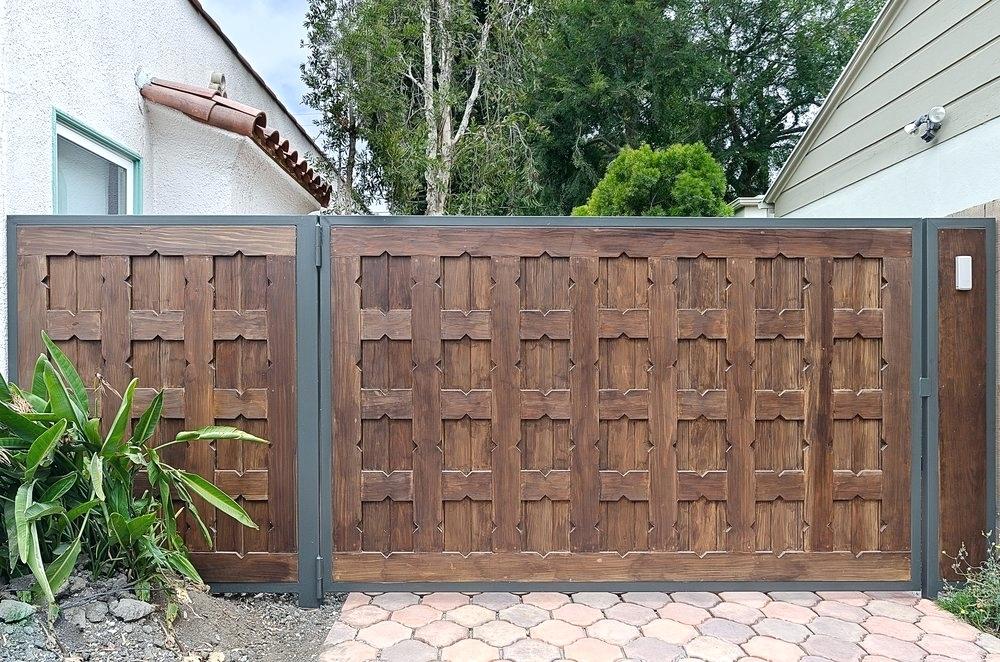 Diffe Driveway Gate Ideas That, Wooden Gate Designs For Driveways