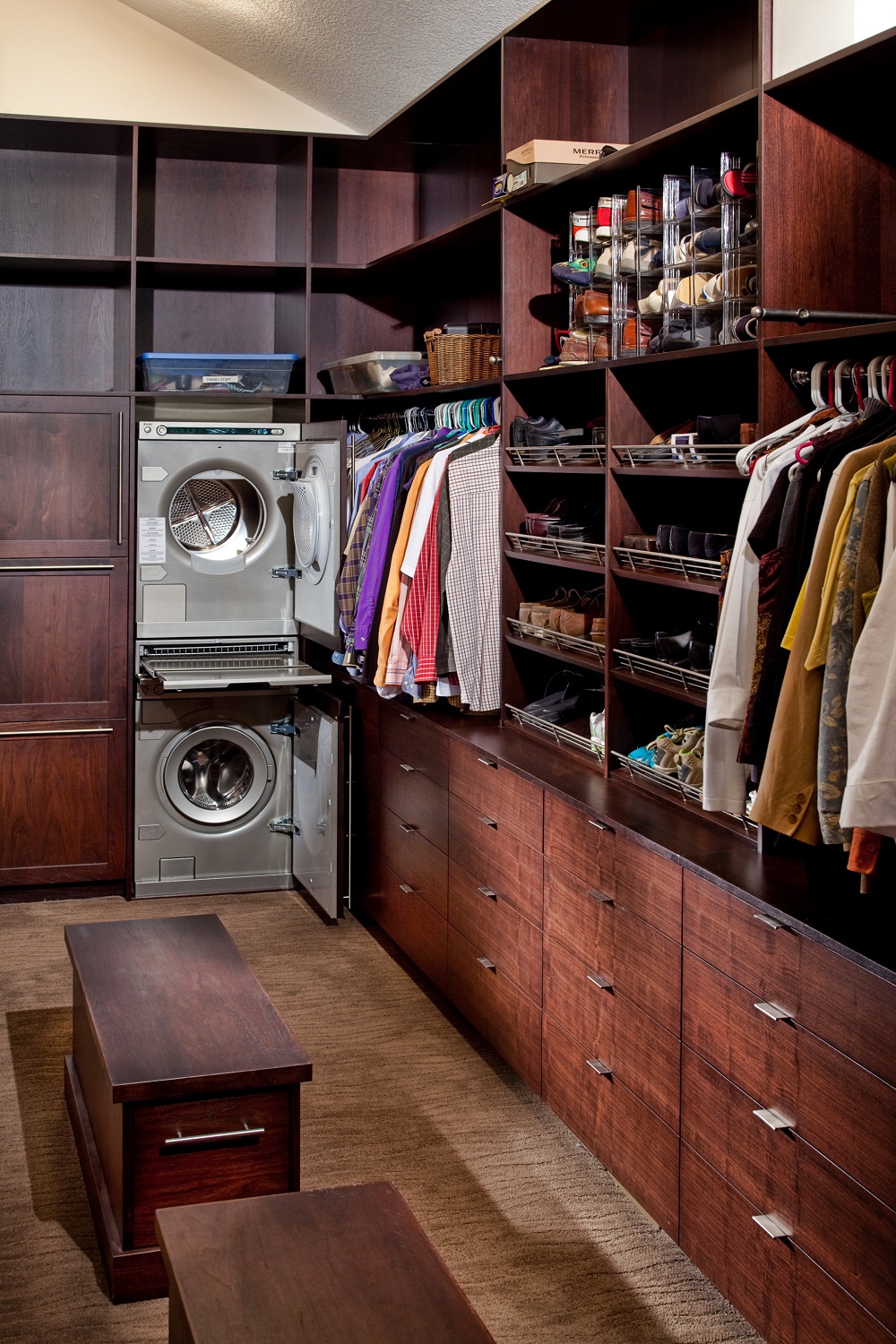 wc12 Cool walk-in closet ideas you should have in your home