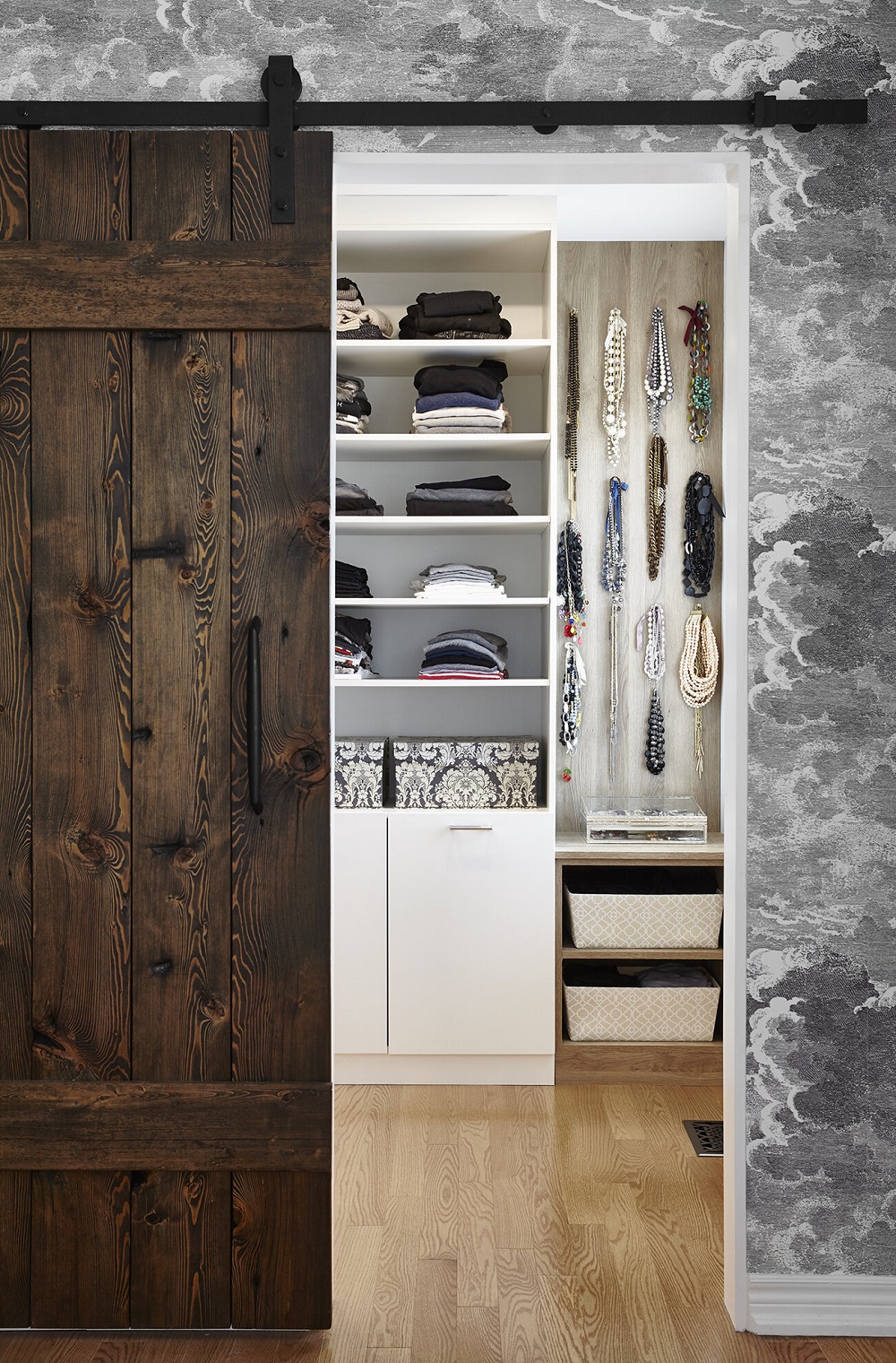 wc13-1 Cool walk-in closet ideas you should have in your home