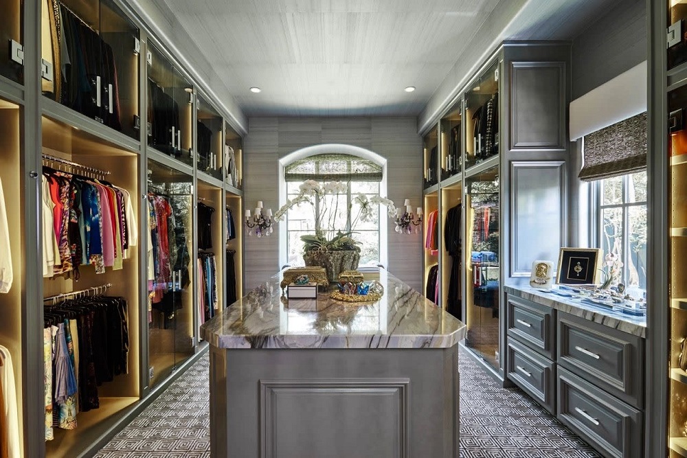 wc8 Cool walk-in closet ideas you should have in your home