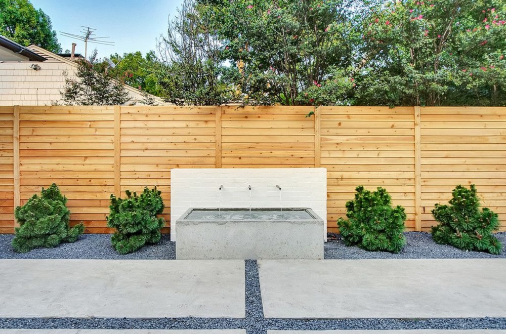h4-1 Horizontal wood fence ideas that look stunning