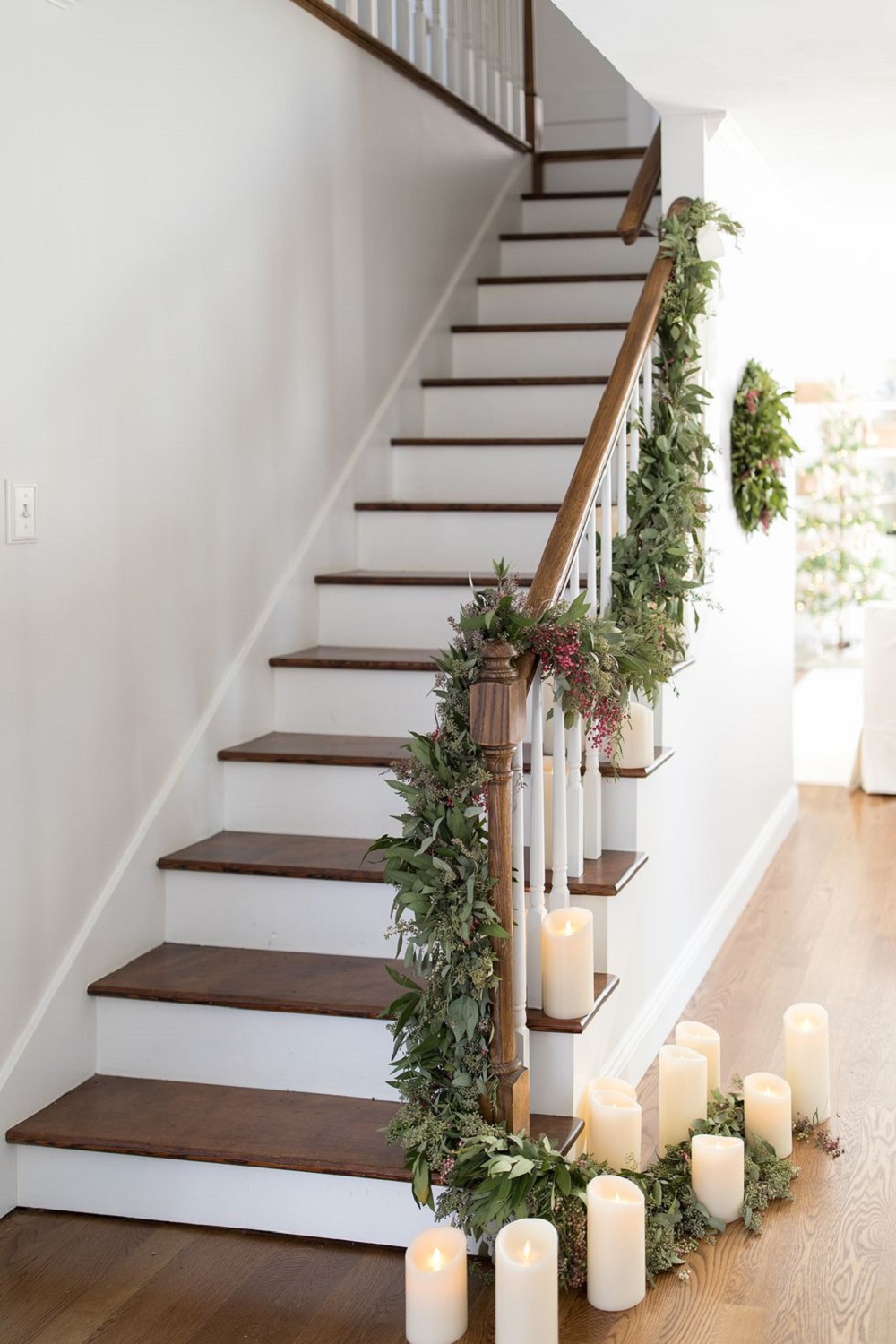 t3-126 Awesome Christmas staircase decorating ideas you should absolutely try