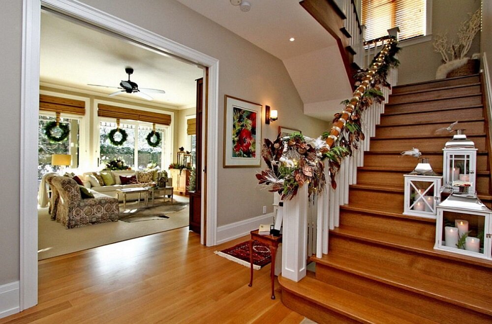 t3-2-2 Awesome Christmas staircase decorating ideas you should absolutely try