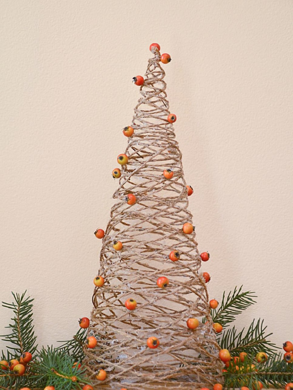 t3-1 Unconventional Christmas tree ideas you can use in your living room