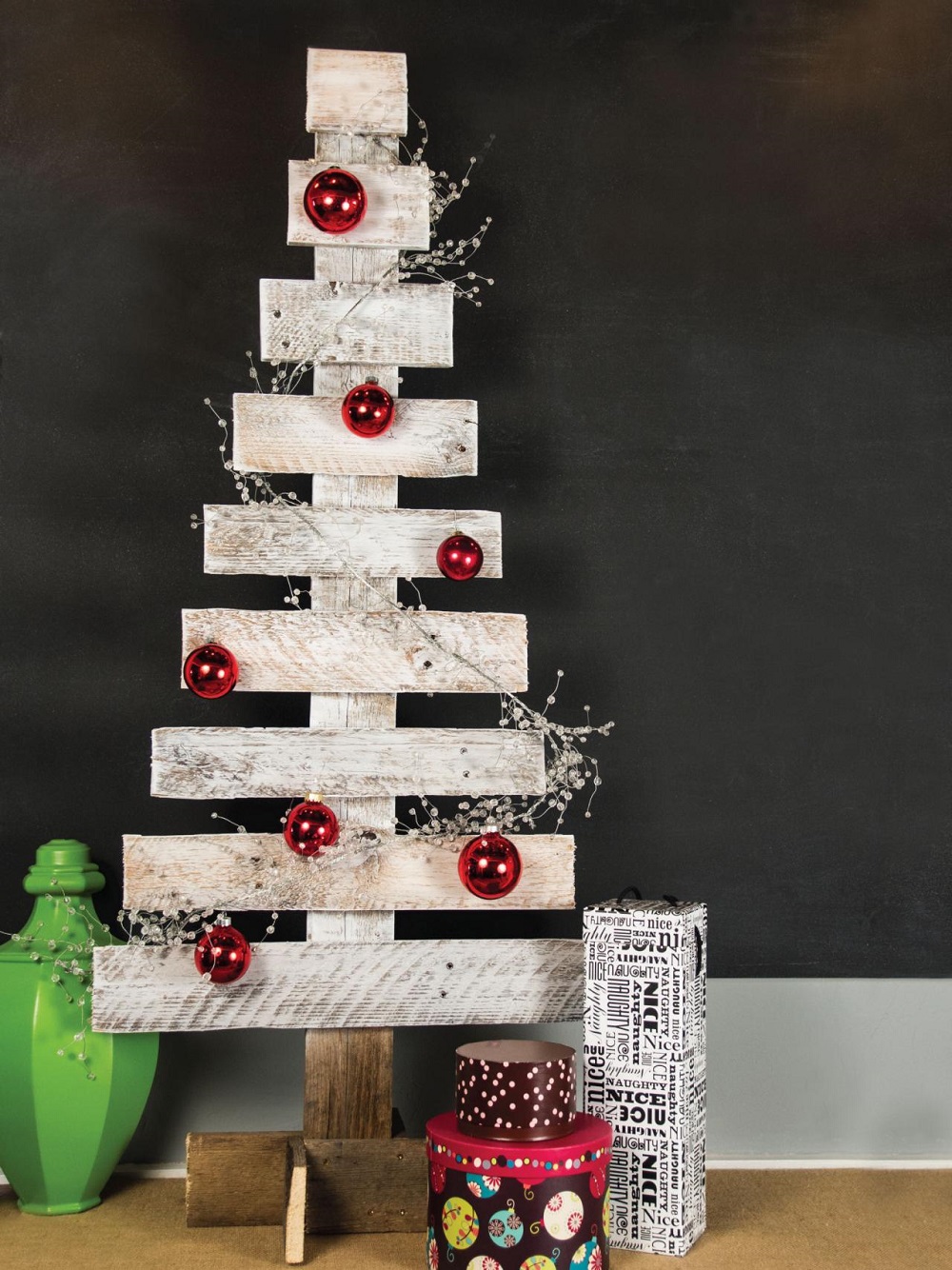 t3-2 Unconventional Christmas tree ideas you can use in your living room