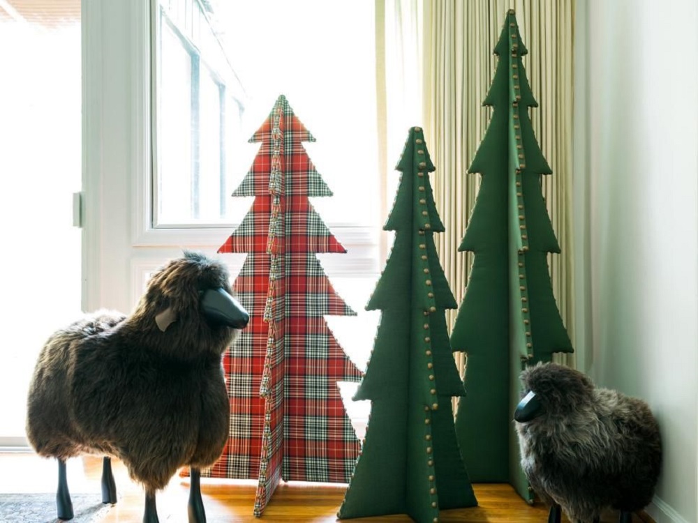 t3-38 Unconventional Christmas tree ideas you can use in your living room