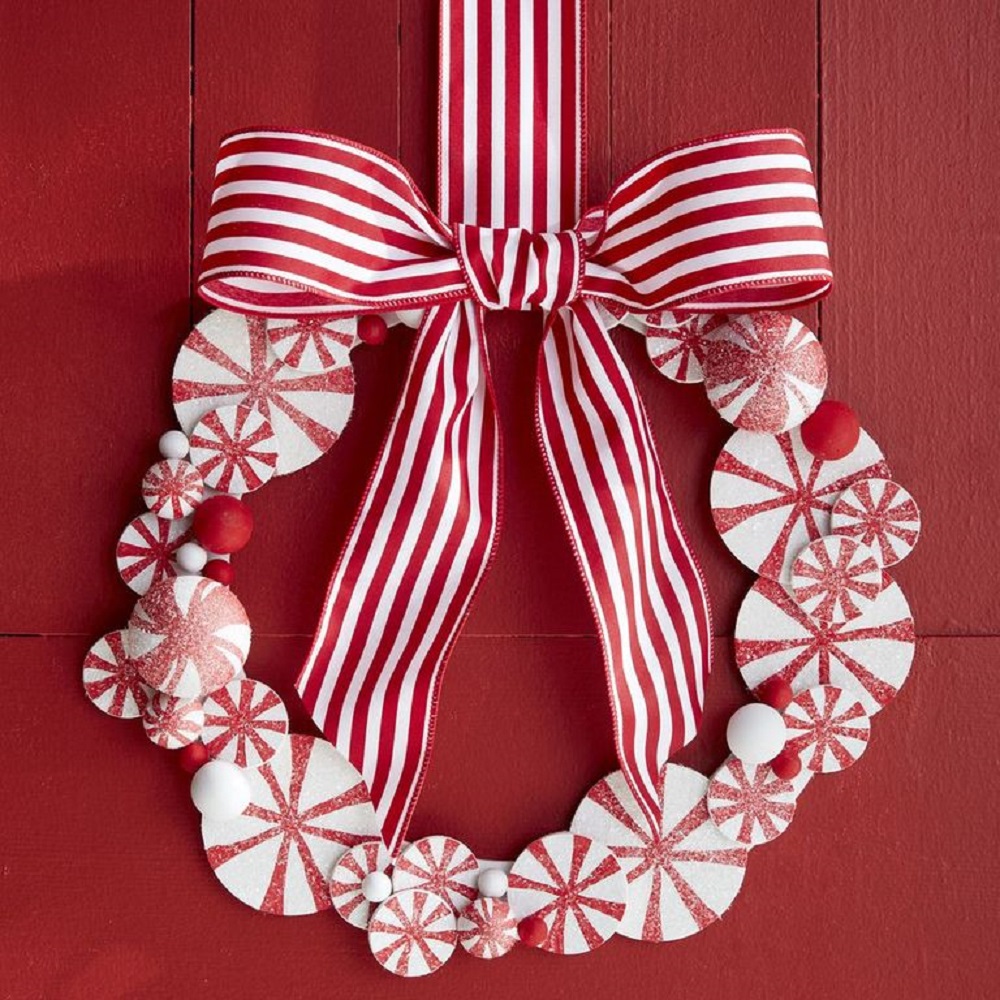 t4-7 Modern Christmas wreaths that you can decorate your home with