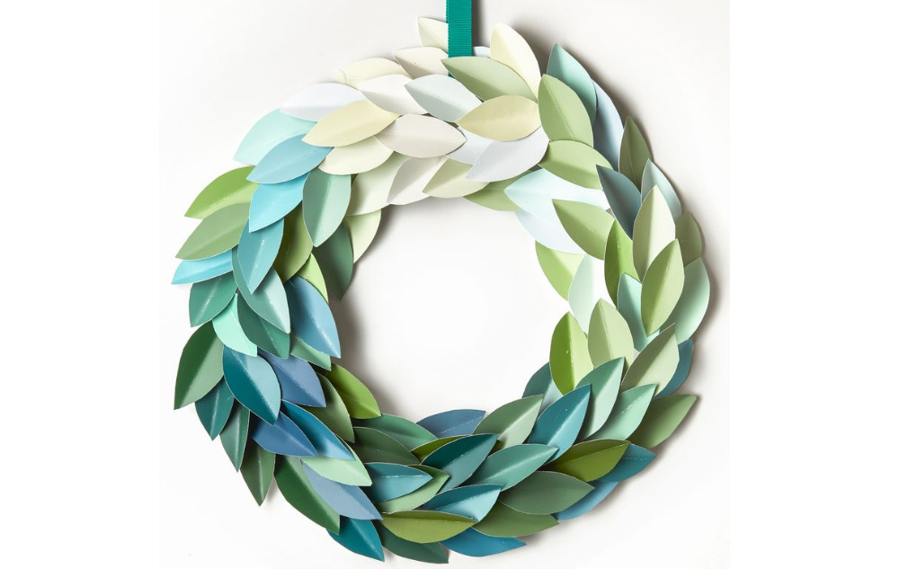 t5-12-1 Modern Christmas wreaths that you can decorate your home with