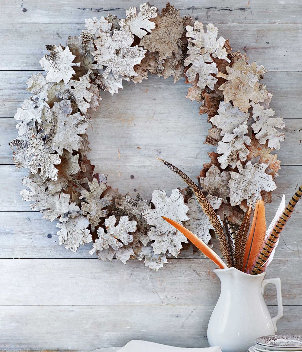 t5-12 Modern Christmas wreaths that you can decorate your home with