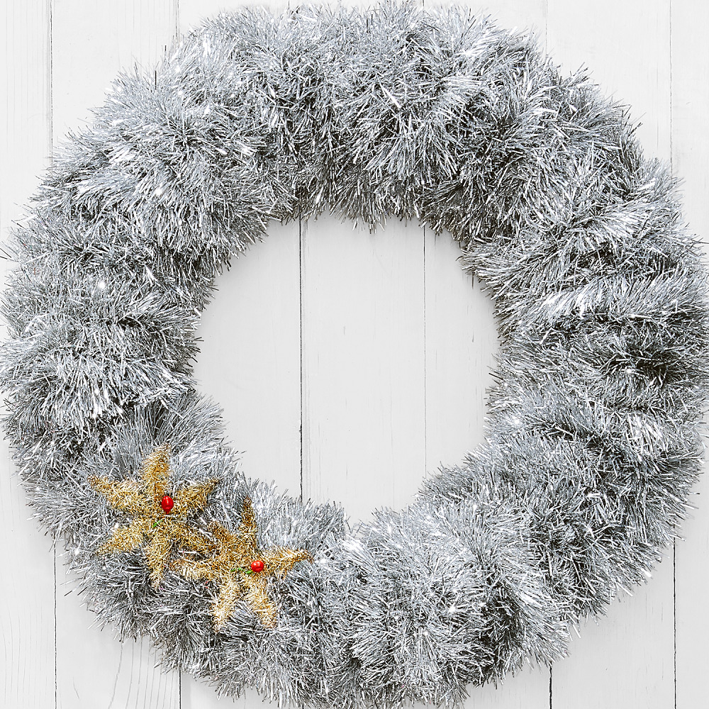 t5-13-1 Modern Christmas wreaths that you can decorate your home with