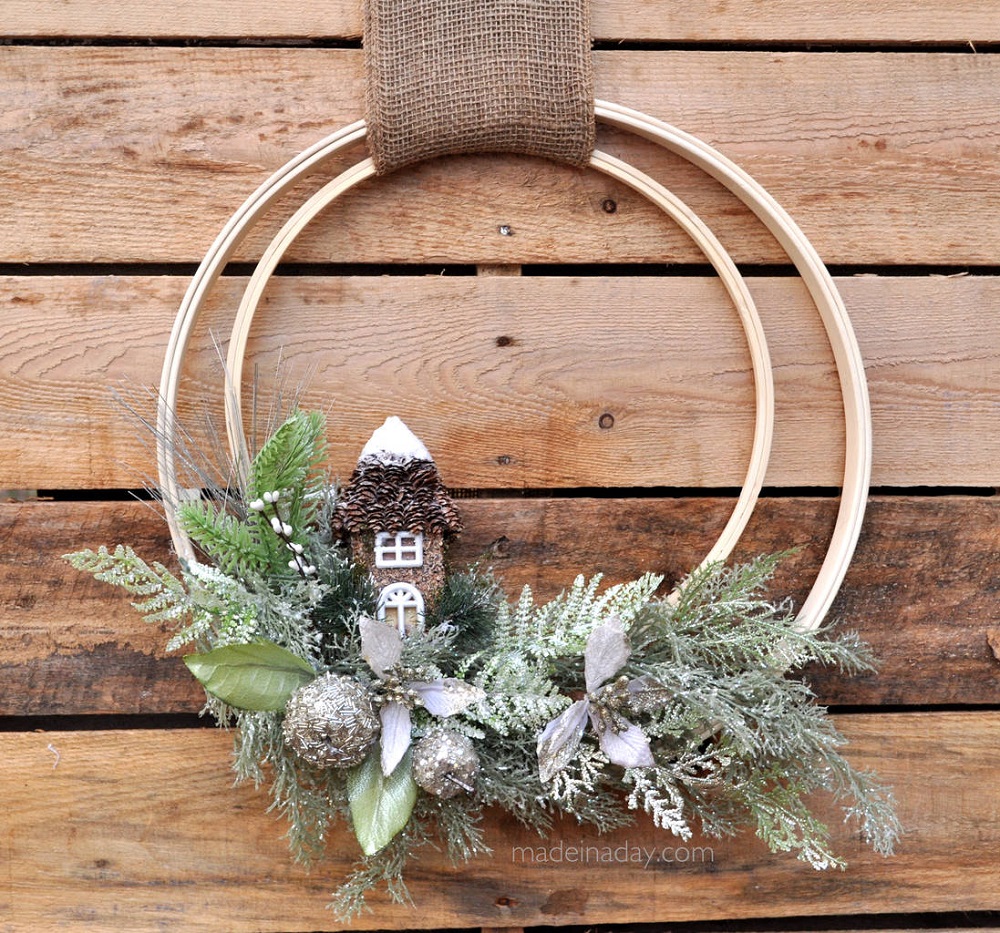t5-14 Modern Christmas wreaths that you can decorate your home with
