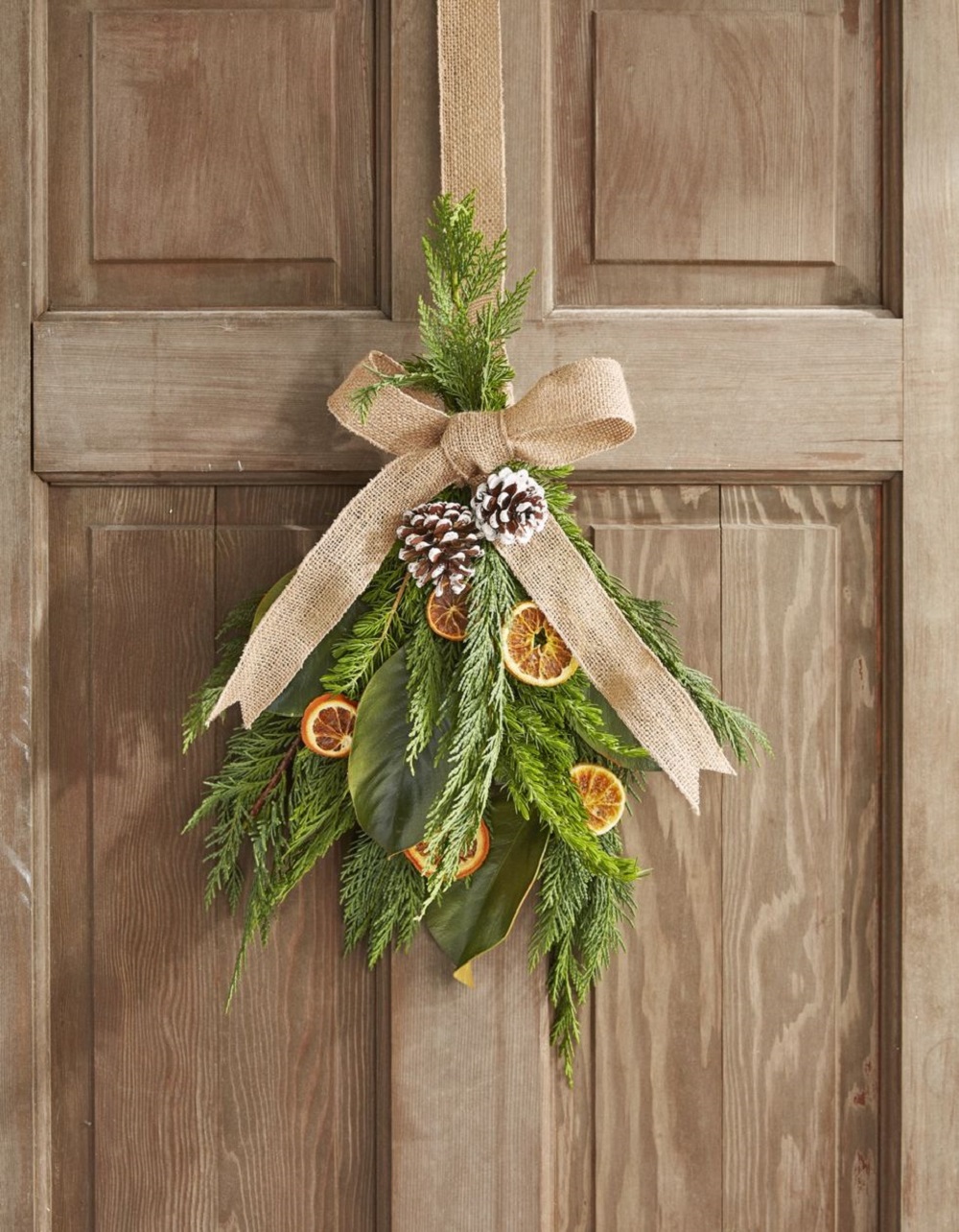 t6-1 Modern Christmas wreaths that you can decorate your home with
