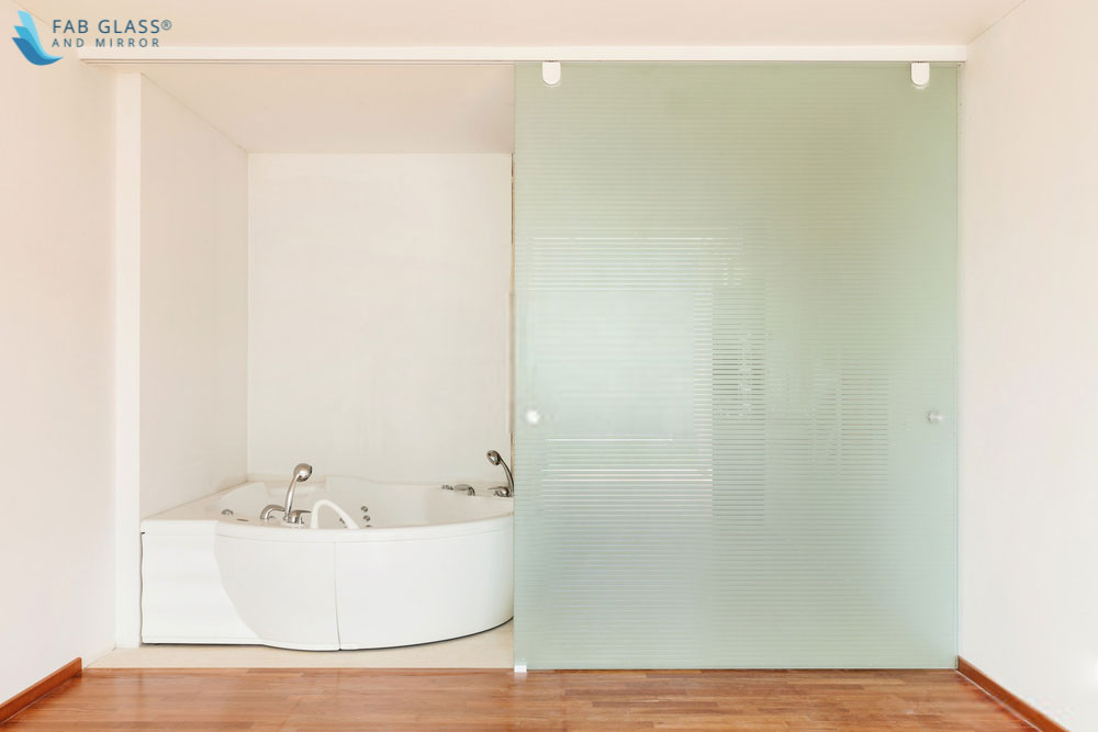 5 How Can We Decorate Our Bathrooms with Translucent Glass?