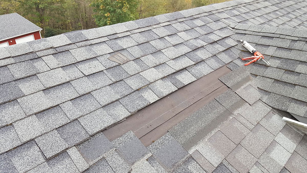 A-large-chessboard How long do asphalt shingles last and when you should change them