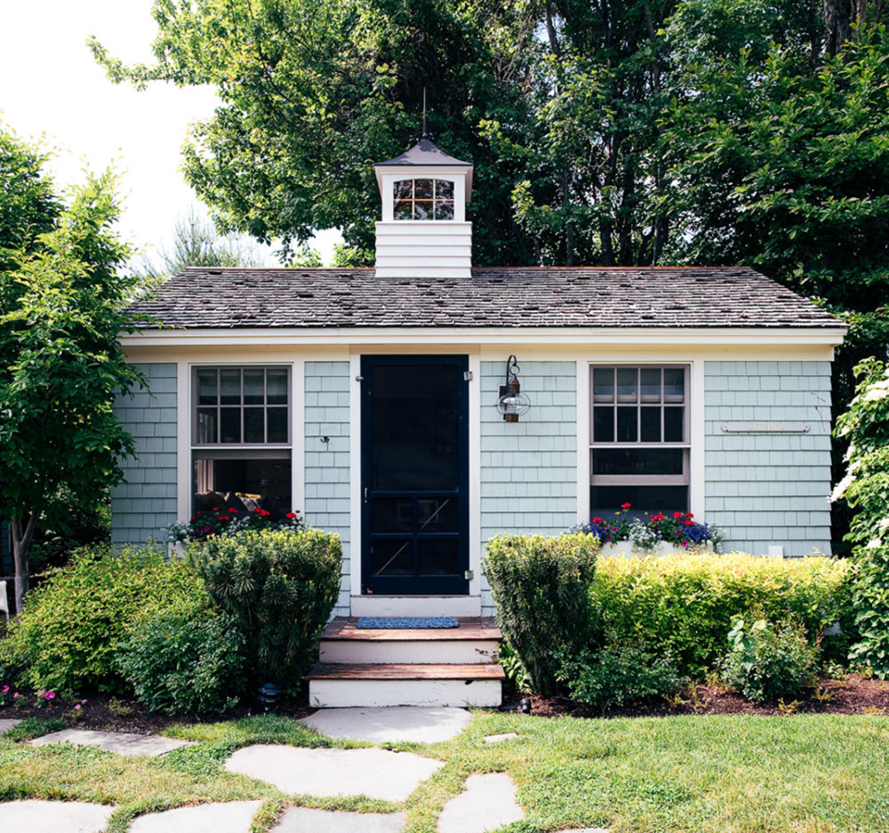 Cabot-Cove-Tiny-House-by-Tyler-Karu-Design-Interiors How long do asphalt shingles last and when you should change them