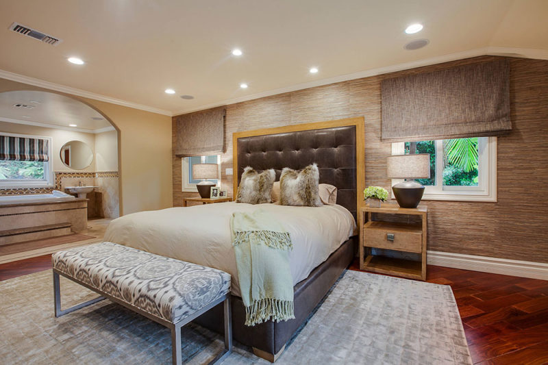 How much does it cost to build a master bedroom and bath