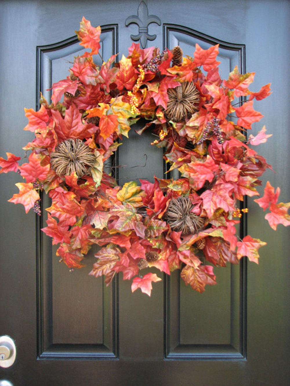Fall-Wreaths-for-Front-Door-Decorating-by-Twoinspireyou Modern Halloween décor that you can try in your house