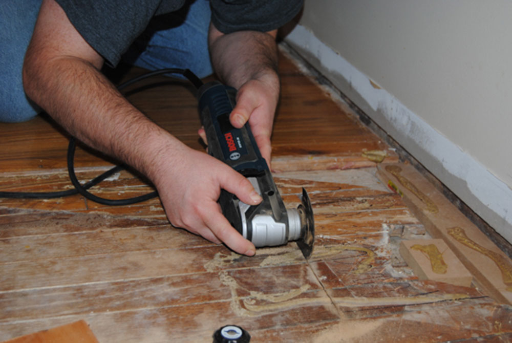 circular-saw How to remove hardwood floor with no hassle involved