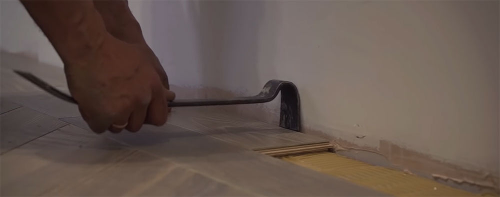 remove-with-pry How to remove hardwood floor with no hassle involved