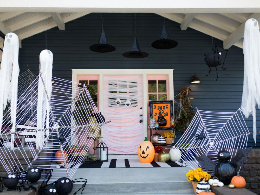 spider-and-bug Modern Halloween décor that you can try in your house