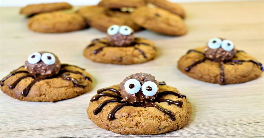 spider-cookies Modern Halloween décor that you can try in your house